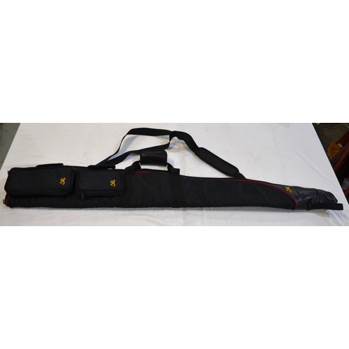 238A - An as new Browning padded black canvas gun slip with 2 detachable pockets.