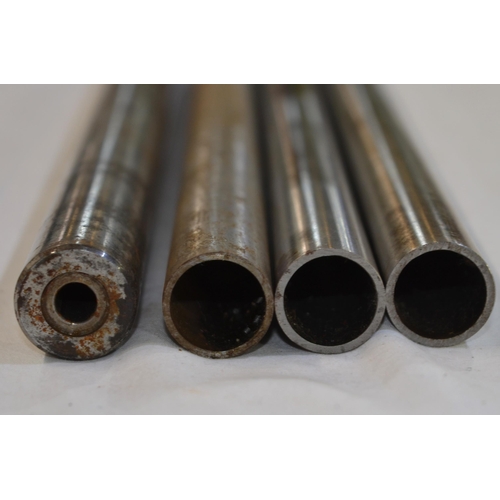 447 - 4 steel gun barrels, 1 with screw thread. Length 3x71cm, 1x66cm.