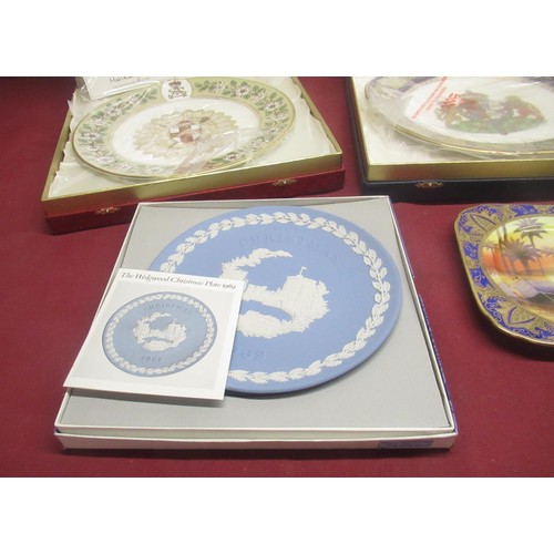 23 - Spode Mulberry Hall Ltd.ed Collectors plates: 1981 Royal Wedding, 1990 Queen Mothers Plate, 1986 Duk... 