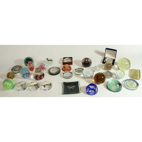 608 - Collection of glass paperweights incl. three Edinburgh crystal, Caithness Aries, Mdina etc (qty)