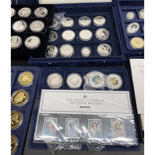 1087 - Westminster Collection The Silver Commemorative Coin Collection H.M. Queen Elizabeth and The Queen M... 