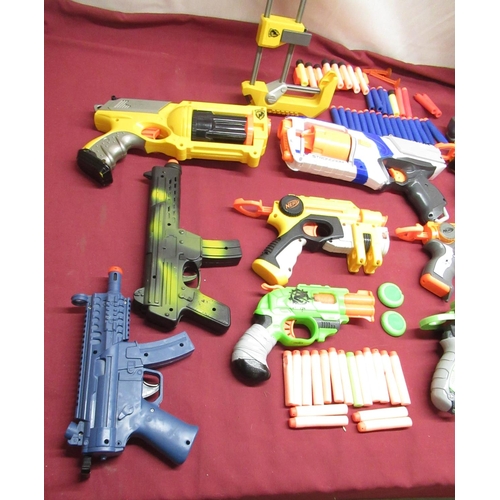 1110 - 13 Nerf Guns with accessories and foam projectiles with 2 toy guns