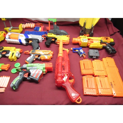 1110 - 13 Nerf Guns with accessories and foam projectiles with 2 toy guns