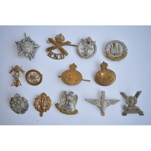 783 - A collection of military cap badges including The Long Range Desert Group, RNAS, Royal Flying Corps,... 