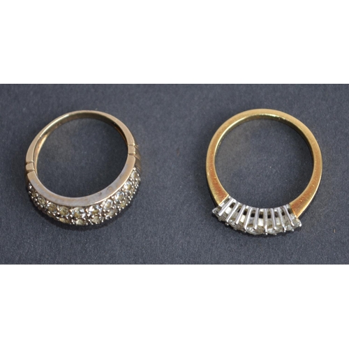 788 - 2 rings by Goldsmiths:
An 18ct yellow gold ring set with 5 brilliant cut diamonds, stamped 750, size... 