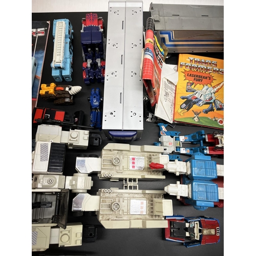 1135 - Collection of Transformers toys, books and cassette tapes