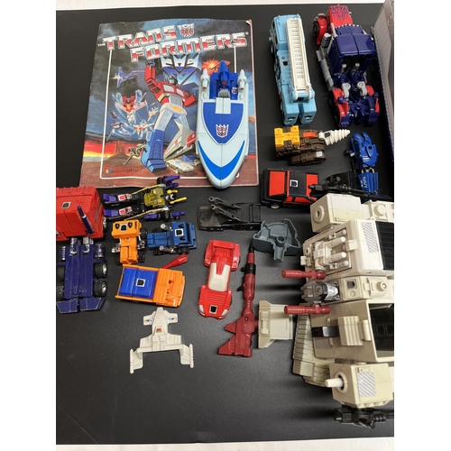 1135 - Collection of Transformers toys, books and cassette tapes