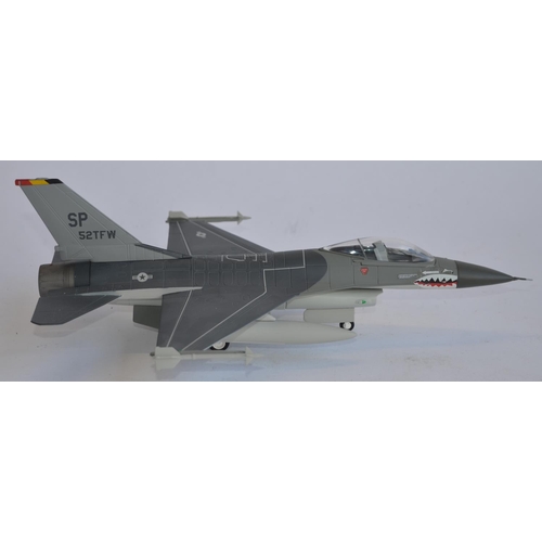 811 - A Franklin Mint 1/48 USAF F-16 die-cast model. No box etc, model dusty but in otherwise excellent co... 