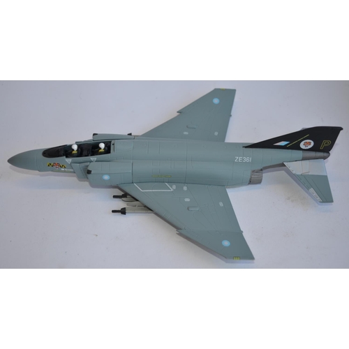 812 - 5 1/72 boxed Corgi die-cast model aircraft and 1 1/144:
AA33604 1/72 Panavia Tornado GR1, 75 Anniver... 