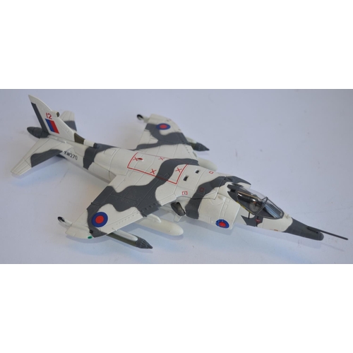 812 - 5 1/72 boxed Corgi die-cast model aircraft and 1 1/144:
AA33604 1/72 Panavia Tornado GR1, 75 Anniver... 