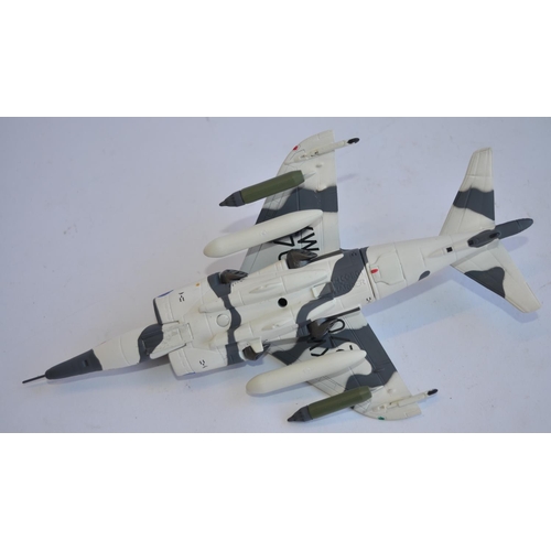 812 - 5 1/72 boxed Corgi die-cast model aircraft and 1 1/144:
AA33604 1/72 Panavia Tornado GR1, 75 Anniver... 