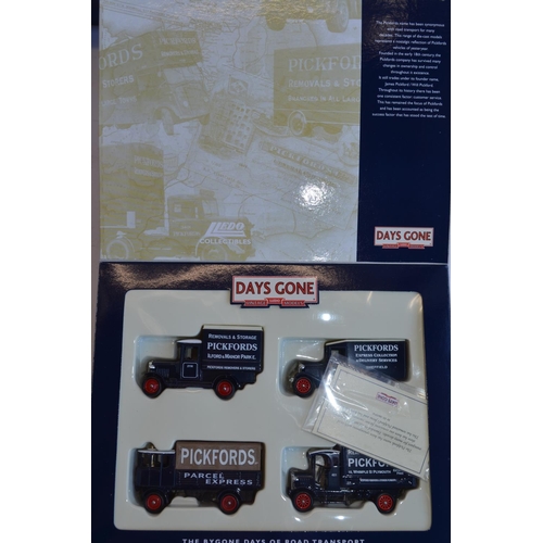 819 - A collection of mostly boxed die-cast model vehicles from Corgi, The Original Omnibus Company (Corgi... 