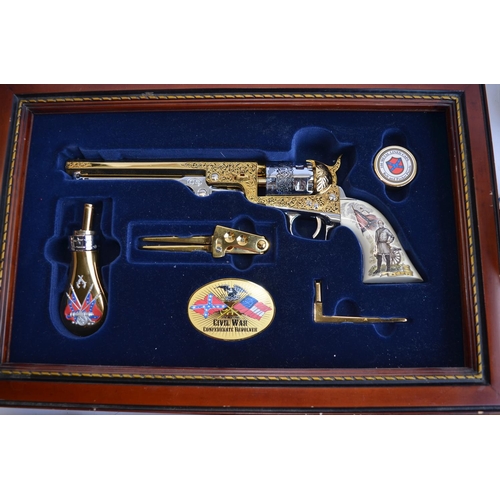 825 - A Franklin Mint cased reproduction US Civil War Confederate revolver set (non-firing). Glass broken ... 