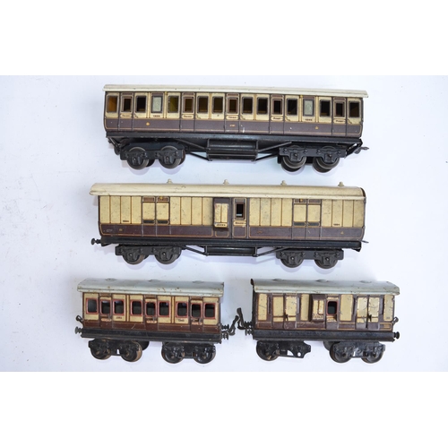 836 - 4 pre-war O gauge Bing and Carette railway coaches.