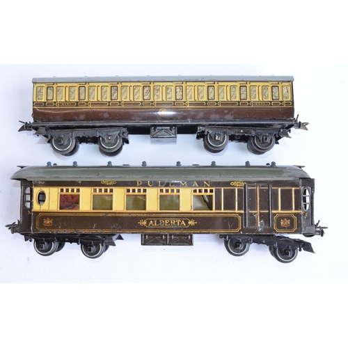 837 - 2 pre-war Meccano Hornby Series O gauge bogie railway coaches. A GWR 6597 First Class carriage (with... 