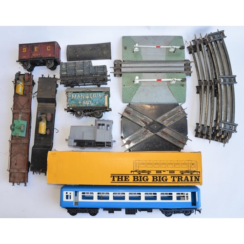 837A - A collection of O gauge track, wagons and a Lima diesel shunter. Includes a boxed Rovex RV 257 passe... 