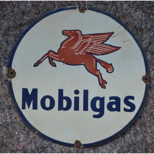 1073 - A circular enameled steel plate advertising sign for Mobilgas. Diameter 37.5cm