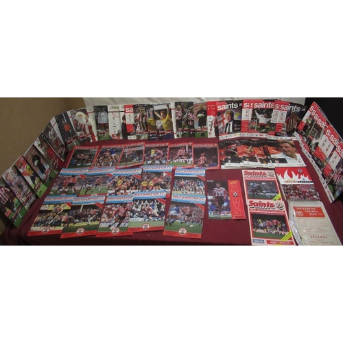 868 - Withdrawn - Southampton FC programmes, 12th Feb.1966 vs Arsenal, 8 from the 1987-88 season, 2 from 1... 