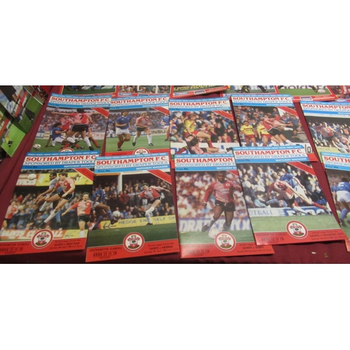 868 - Withdrawn - Southampton FC programmes, 12th Feb.1966 vs Arsenal, 8 from the 1987-88 season, 2 from 1... 