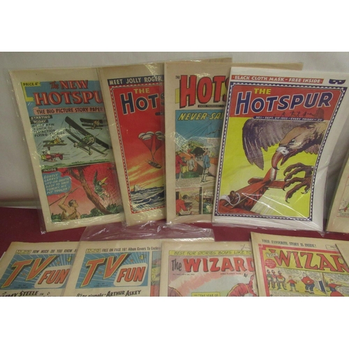 876 - Large collction of comics including Hotspur, Beano, Dandy, Judge Dredd, TV Fun, etc