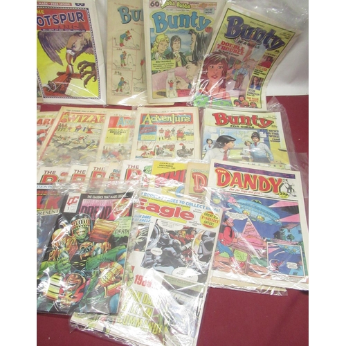 876 - Large collction of comics including Hotspur, Beano, Dandy, Judge Dredd, TV Fun, etc