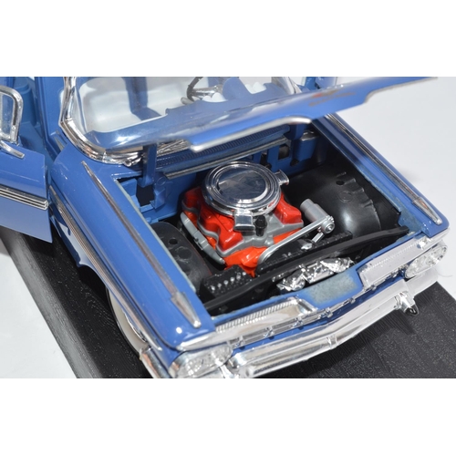 1151 - 3 boxed 1/18 die-cast car model by Road Legends:
1957 Chevrolet Bel Air (cat no 92108)-not attached ... 