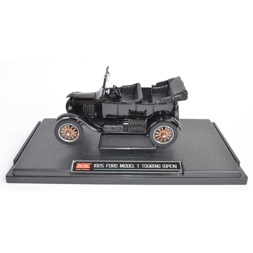 1155 - A 1/24 Sun Star 1925 Ford Model T, item no 1904. Attached to base.