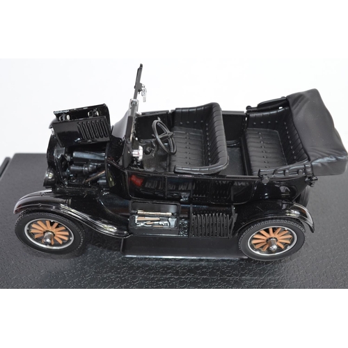 1155 - A 1/24 Sun Star 1925 Ford Model T, item no 1904. Attached to base.