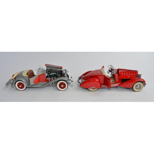 1159 - 2 boxed 1/24 Danbury Mint die-cast model cars:
1934 Packard V12 Le Baron Speedster and a 1935 Duesen... 