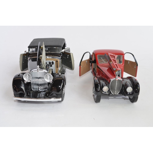 1161 - 2 1/24 Franklin Mint die-cast model car models:
A boxed 1936 Bugatti Type 57SC, no paperwork, only t... 