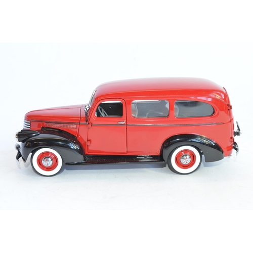 1167 - A boxed 1/24 Danbury Mint 1946 Red & Black Chevrolet Suburban, with certificate.