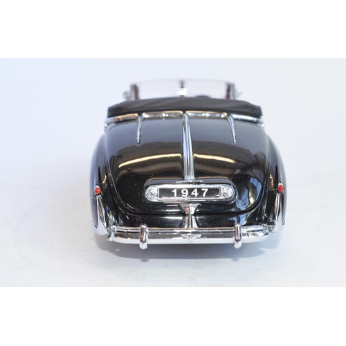 1168 - A boxed Franklin Mint 1/24 1947 Bentley Mk VI cabriolet, black with Franay coachwork. No paperwork o... 