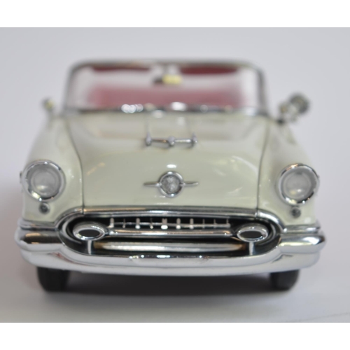 1174 - A boxed Danbury Mint 1/24 diecast 1955 Super 88 Oldsmobile, red and polar white with certificate.