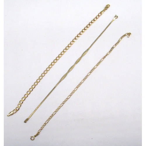 1095 - 9ct yellow gold flat curb link bracelet, stamped 375, and two other 9ct yellow gold bracelets gross ... 