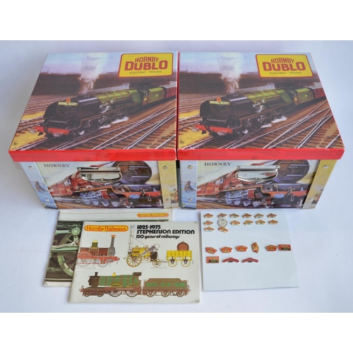 1185 - 2 Hornby Dublo collapsible storage boxes, 2 catalogues from the 1970s and a collection of 23 Hornby ... 