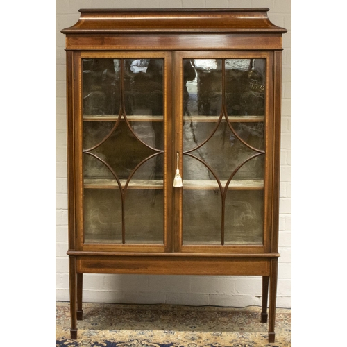 1405 - Edwardian Sheraton revival satinwood crossbanded and boxwood strung mahogany display cabinet, with c... 