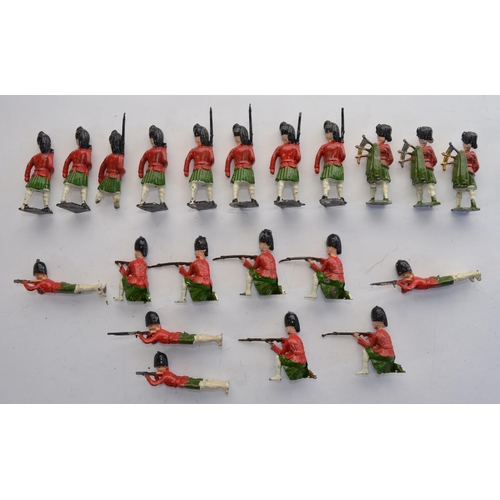 2132 - The Grange Goathland - Collection of 21 vintage non-articulated lead cast Scottish Highlander soldie... 