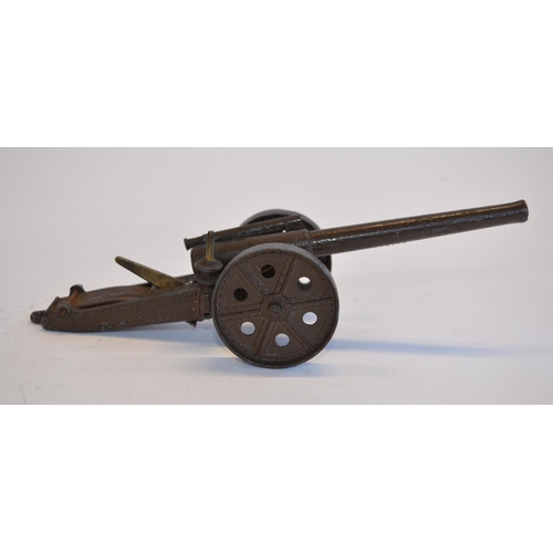 2114 - The Grange Goathland - W.Britain's early production 4.7 inch naval gun in loose working order (holds... 