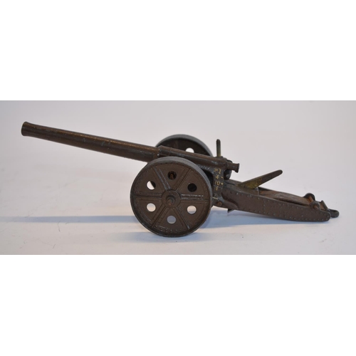 2114 - The Grange Goathland - W.Britain's early production 4.7 inch naval gun in loose working order (holds... 