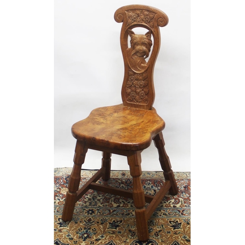 1432 - Brian Haw (former Mouseman carver) Yorkshire Oak - Carved spinning type chair, back with elaborately... 