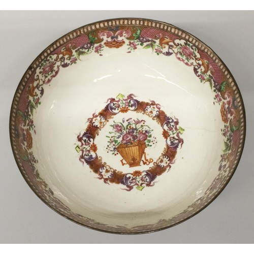 2030 - The Grange Goathland - Samson Chinese export style circular bowl, enamelled in famille rose style wi... 