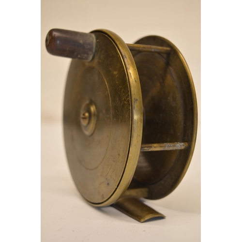 2088 - The Grange Goathland - Brass centrepin vintage salmon reel, horn handle, D11cm, W3.4cm across pillar... 