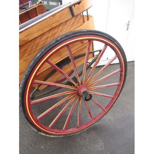 2280 - Croft & Blackburn of Ripon governess cart, painted in traditional livery, wheel approx D120cm includ... 