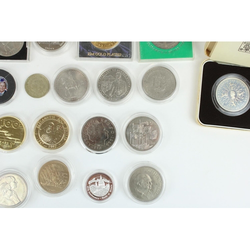 639 - Large selection of collectable coins to include commemorative crowns, medallions etc (qty)