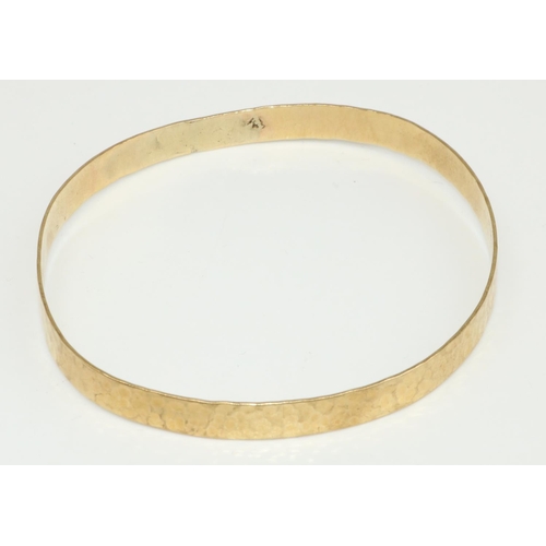12 - 9ct hammered yellow gold bangle, stamped 375, 12.4g