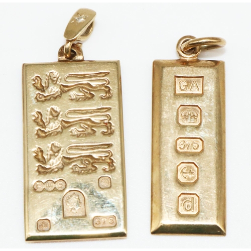 20 - 9ct yellow gold three lions ingot pendant, the bail set with brilliant cut diamond, stamped 375, and... 
