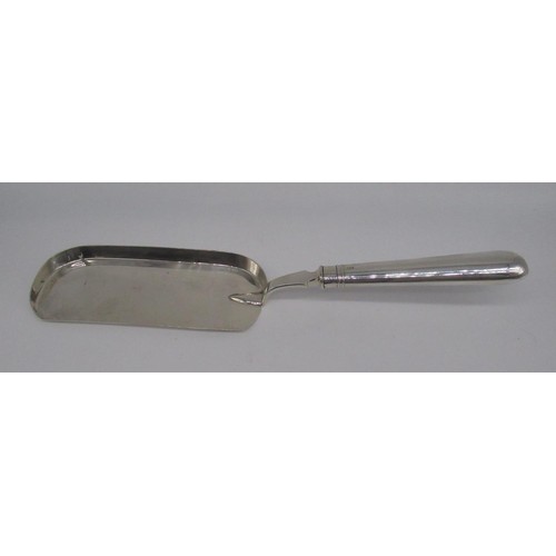 73 - Edw. VII hallmarked Sterling silver crumb scoop, by William Hutton & Sons Ltd. London, 1904, the fil... 