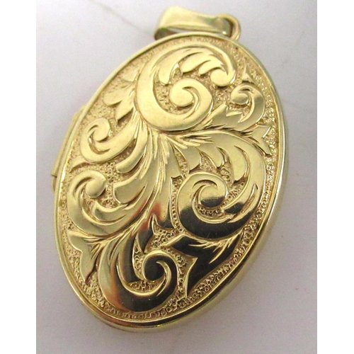 39 - 9ct yellow gold pendant locket, stamped 375, 3.7g, and a collection of silver jewellery including ri... 