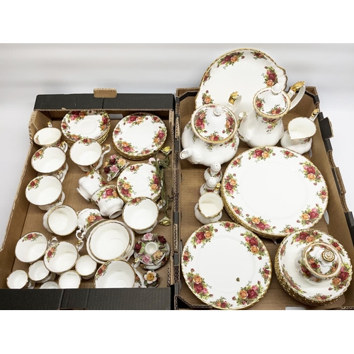 200 - Royal Albert Old Country Roses dinner and tea service for six covers, other matching ceramics includ... 