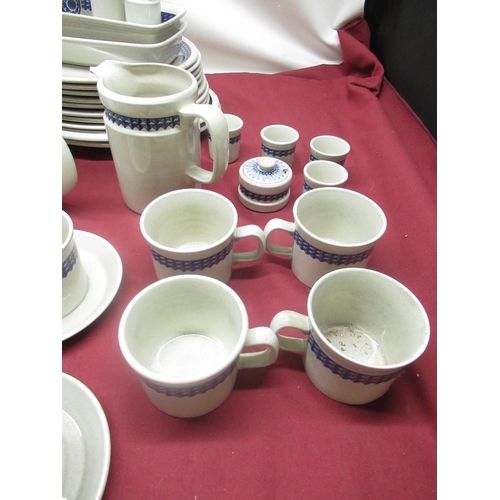 144 - Comprehensive Wedgwood Mexico pattern dinner and tea service comprising oval meat plates, teapots, c... 